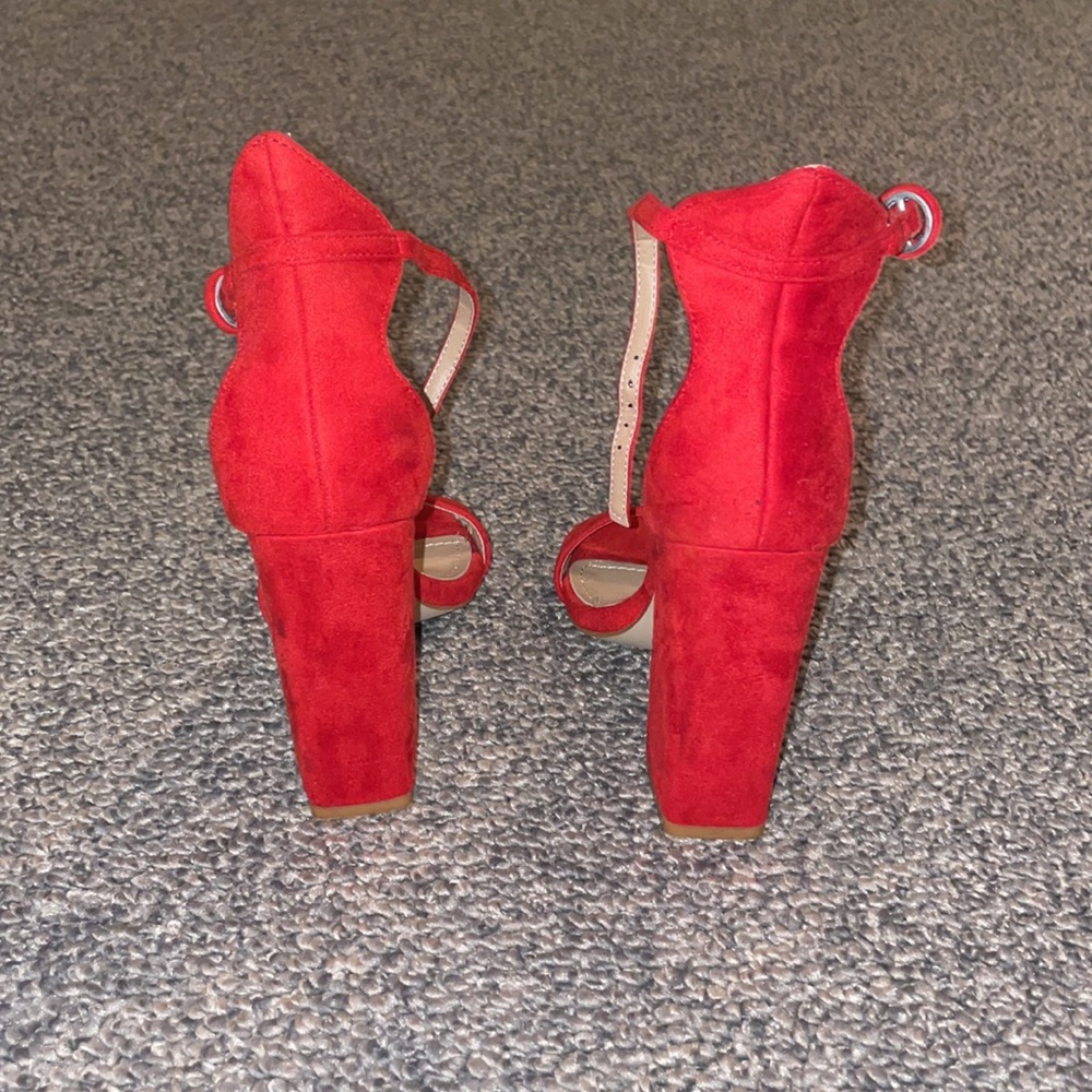 Red heels - Picture 3 of 5